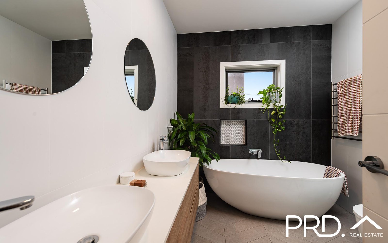 27 Mactier Avenue MILPERRA 6