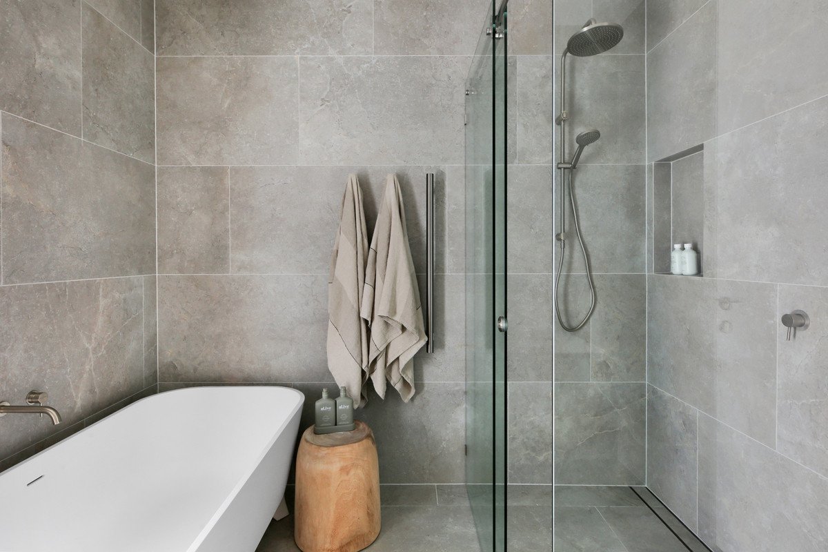 27 Manakin Avenue Burleigh Waters 6