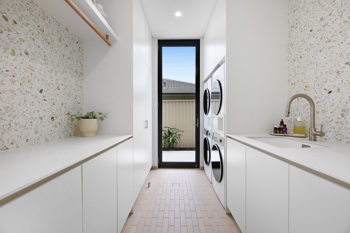 27 Manakin Avenue Burleigh Waters 21