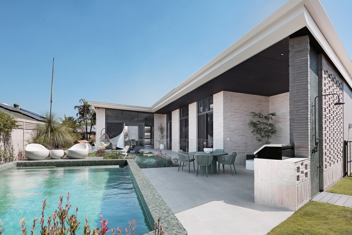 27 Manakin Avenue Burleigh Waters 26