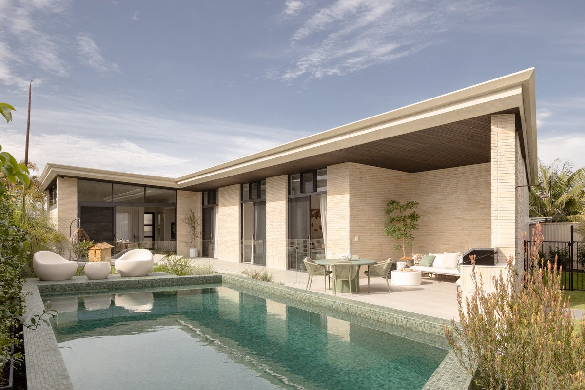 27 Manakin Avenue Burleigh Waters 8