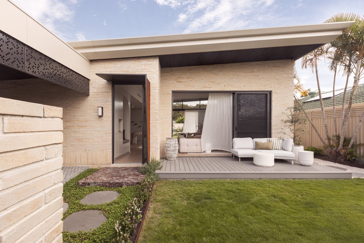 27 Manakin Avenue Burleigh Waters 22