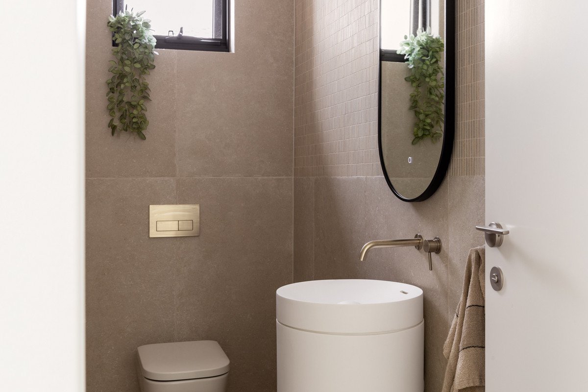 27 Manakin Avenue Burleigh Waters 24