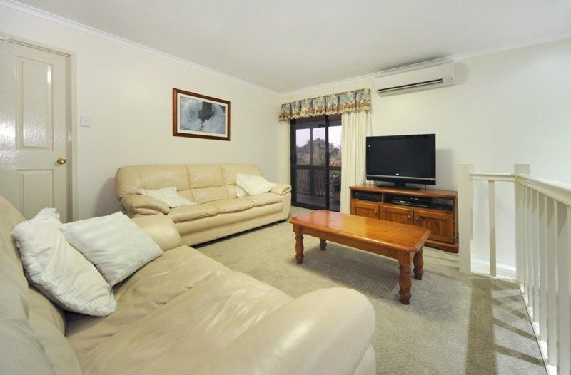 27 Manooka Dr  CANNONVALE 4