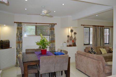 27 Manooka Drive CANNONVALE 4