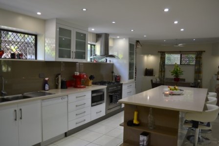 27 Manooka Drive CANNONVALE 9