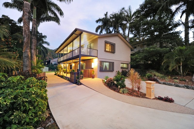 27 Manooka Drive CANNONVALE 1
