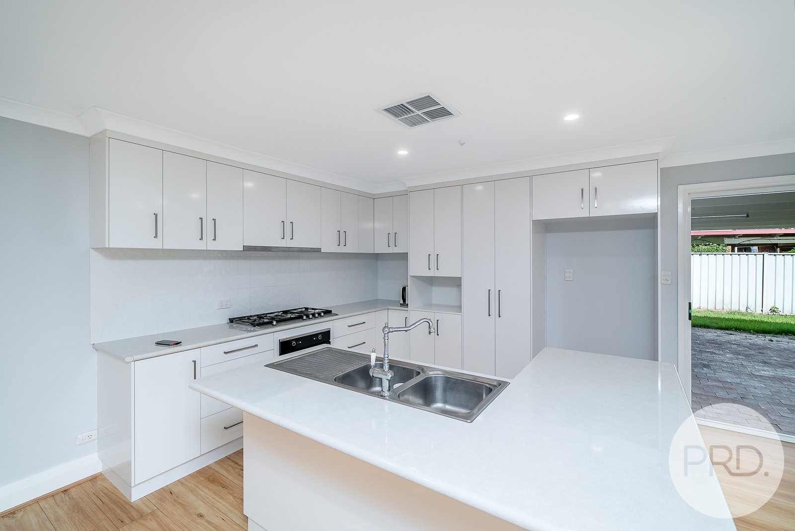 27 Maple Road LAKE ALBERT 4