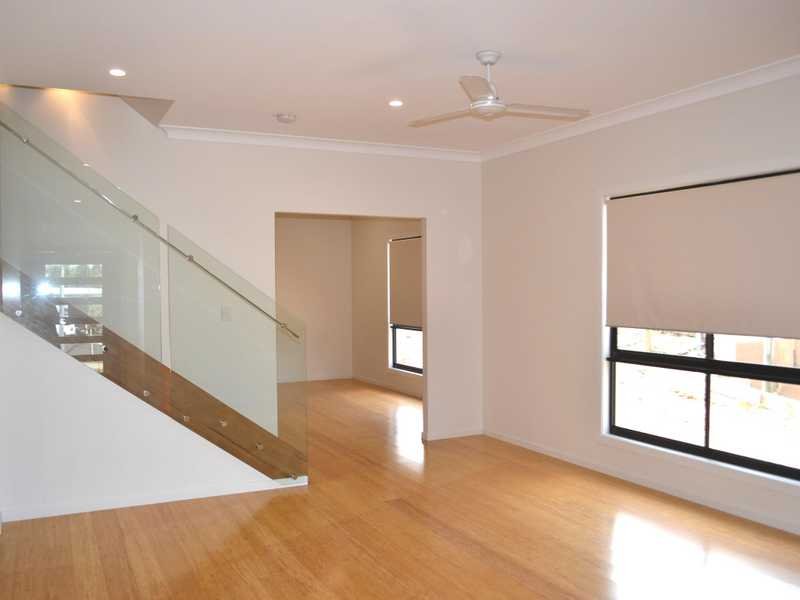 27 Marina Avenue BOYNE ISLAND 4