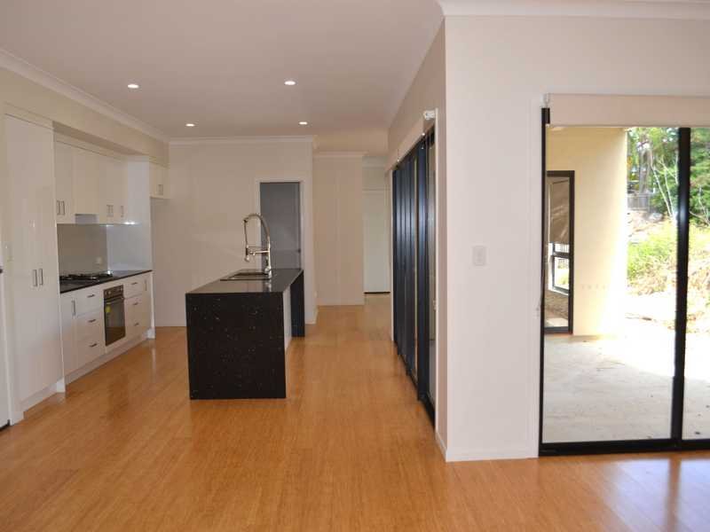 27 Marina Avenue BOYNE ISLAND 9