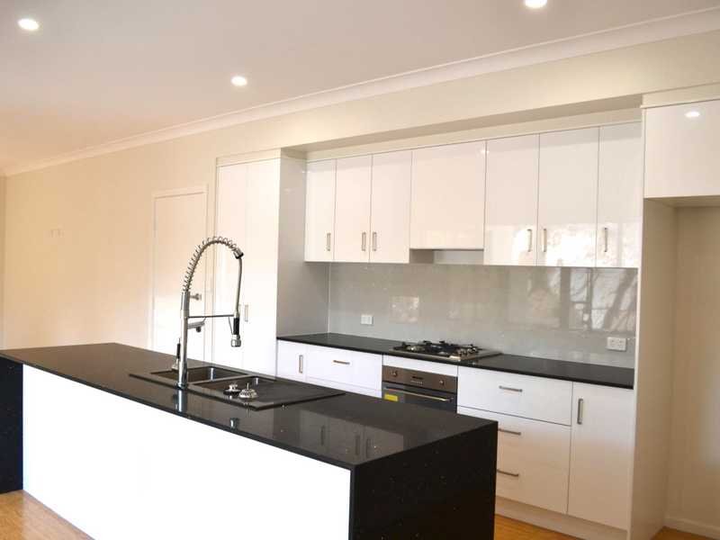 27 Marina Avenue BOYNE ISLAND 10