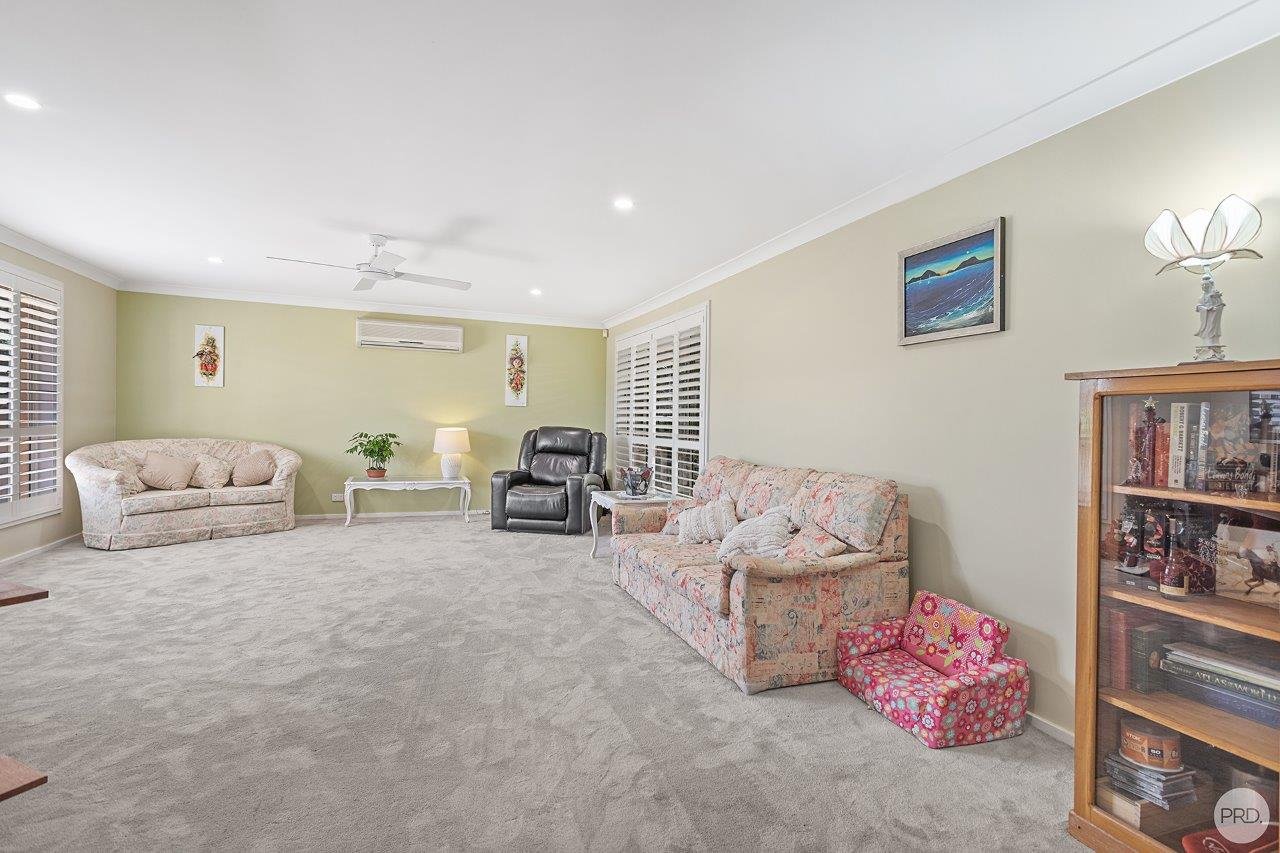 27 Mariner Crescent SALAMANDER BAY 4