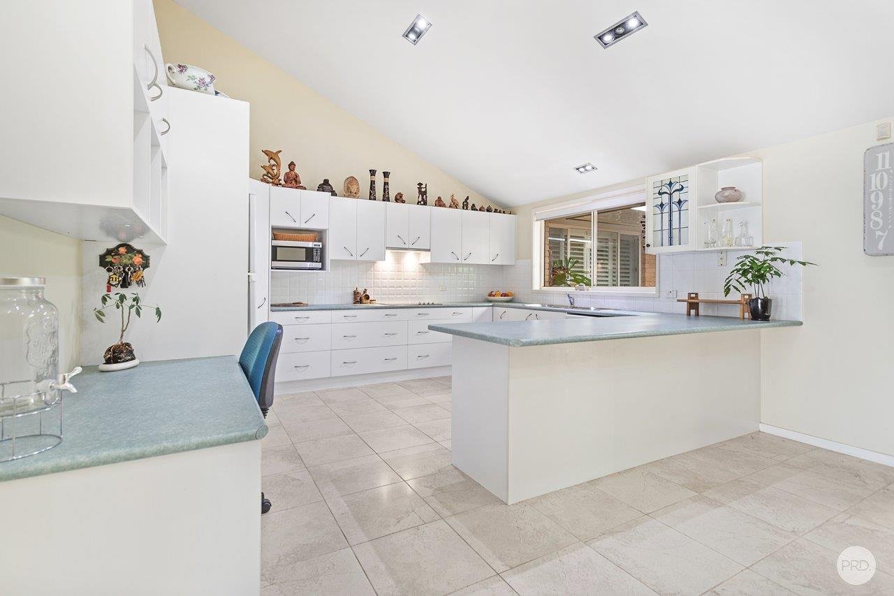 27 Mariner Crescent SALAMANDER BAY 8