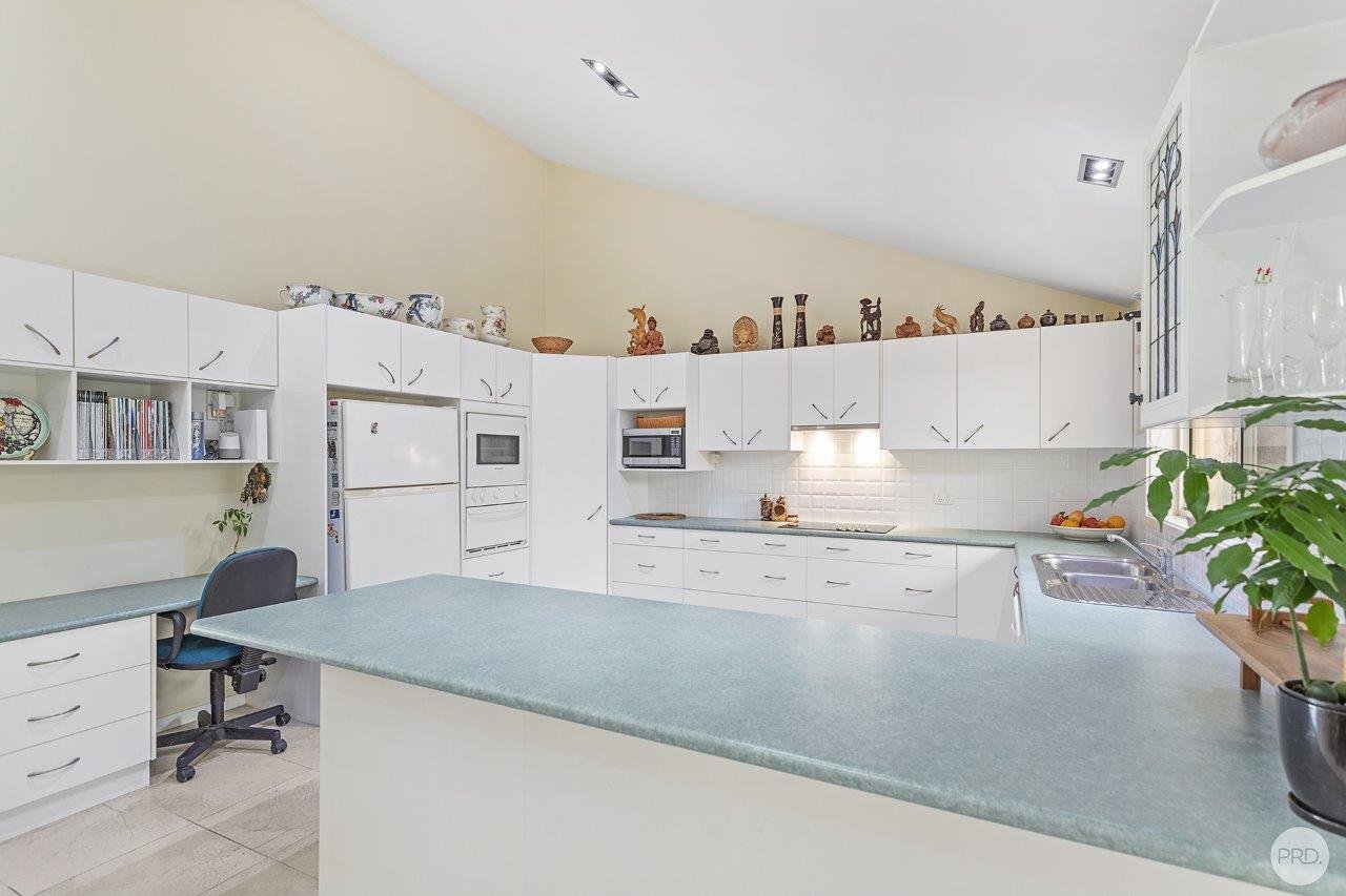 27 Mariner Crescent SALAMANDER BAY 9