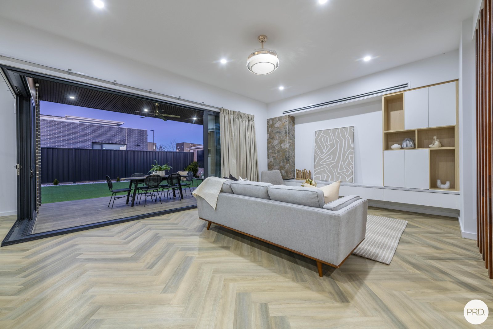 27 Maymuru Way WHITLAM 9