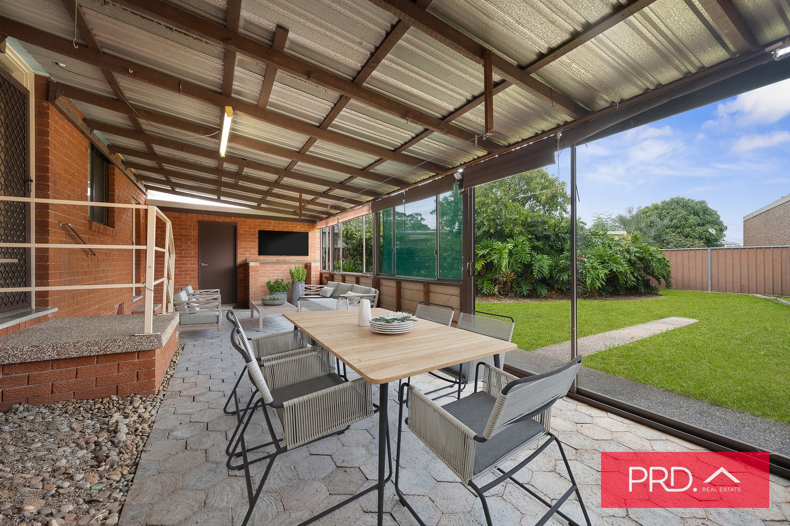 27 Metcalfe Avenue MOOREBANK 9