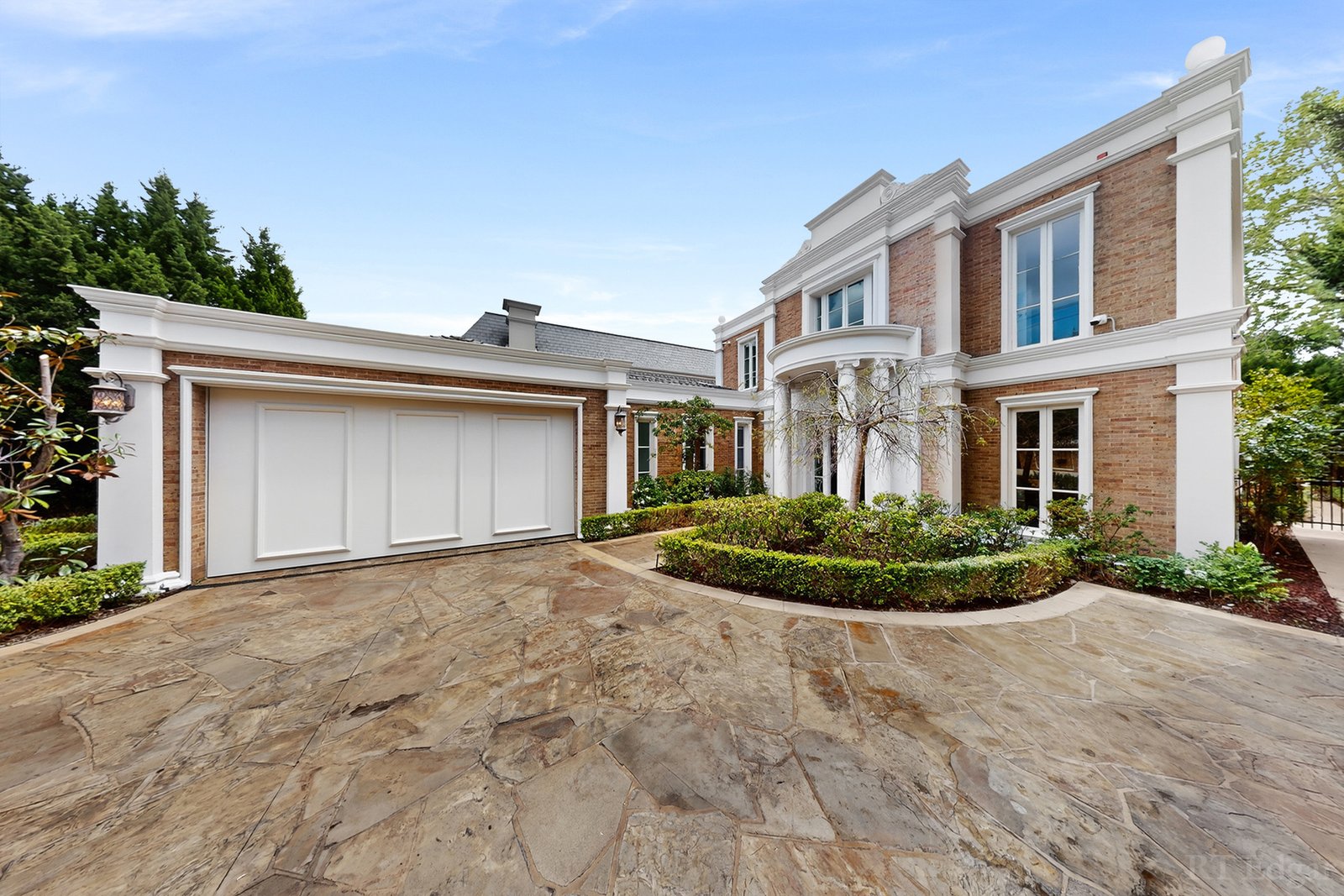 Real Estate and Property in 27 Mont Albert Road, Canterbury, VIC