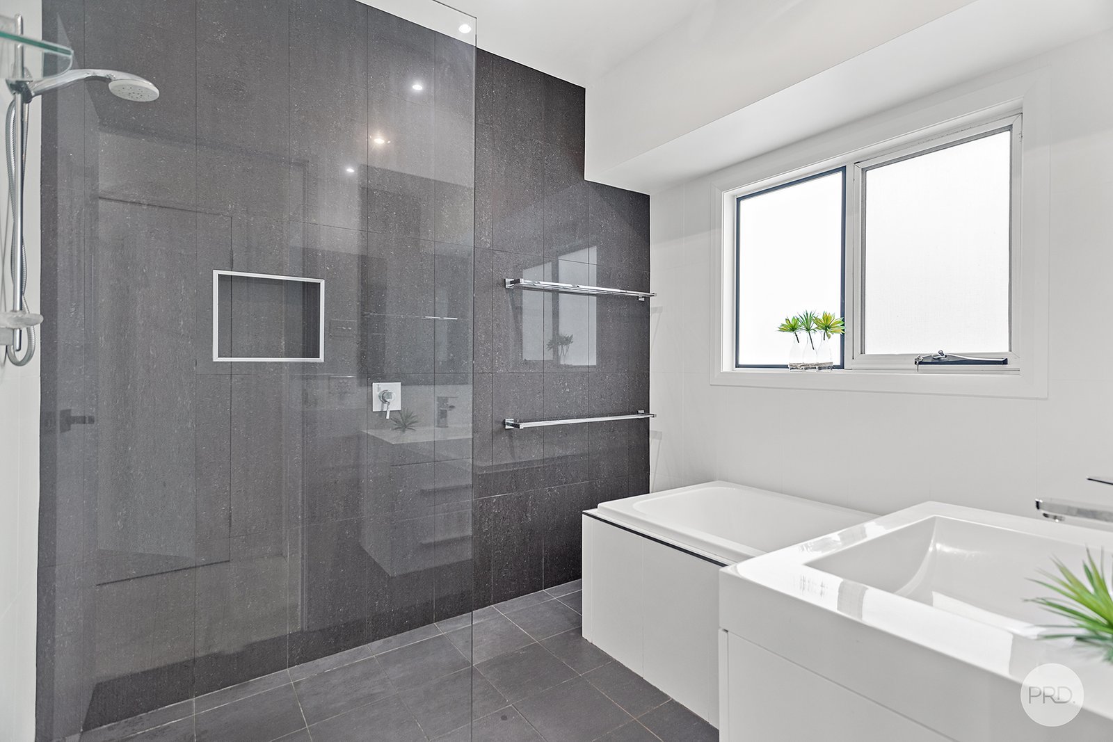 27 Mooring Avenue CORLETTE 21