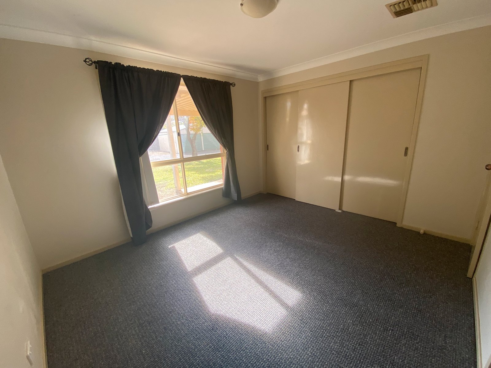 27 Morilla Street TAMWORTH 5
