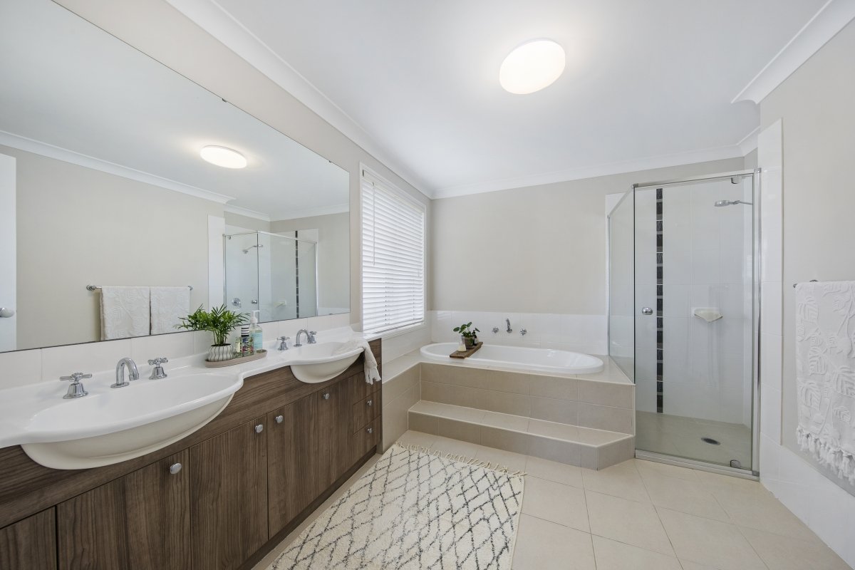 27 Morpeth Street WALLALONG 12