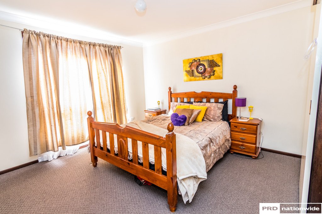 27 Mullumbimby Close TAMWORTH 5