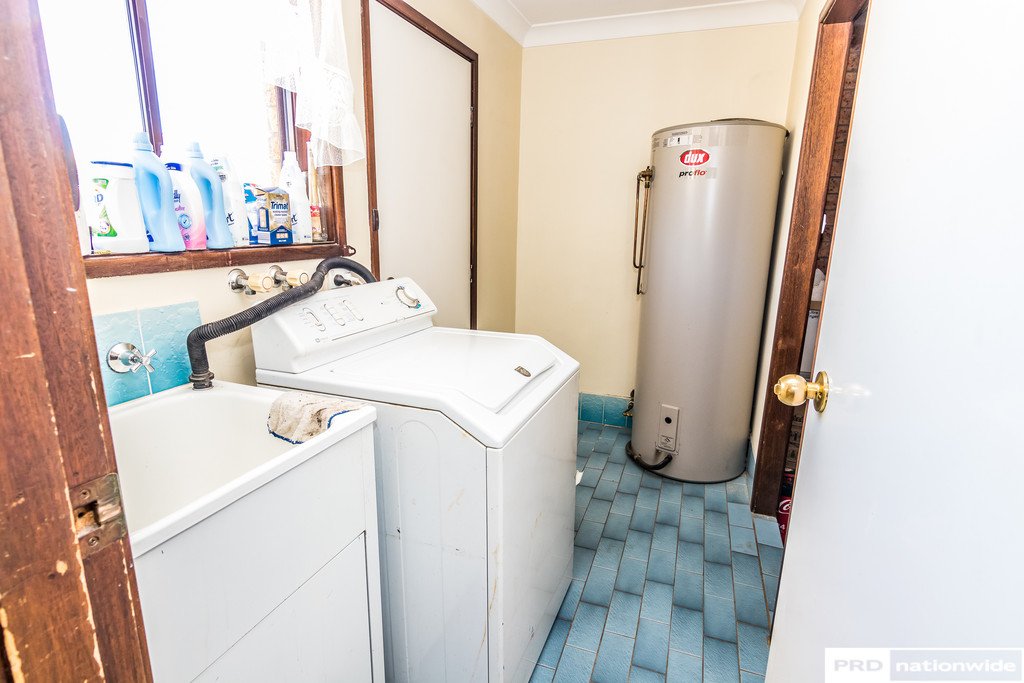 27 Mullumbimby Close TAMWORTH 9