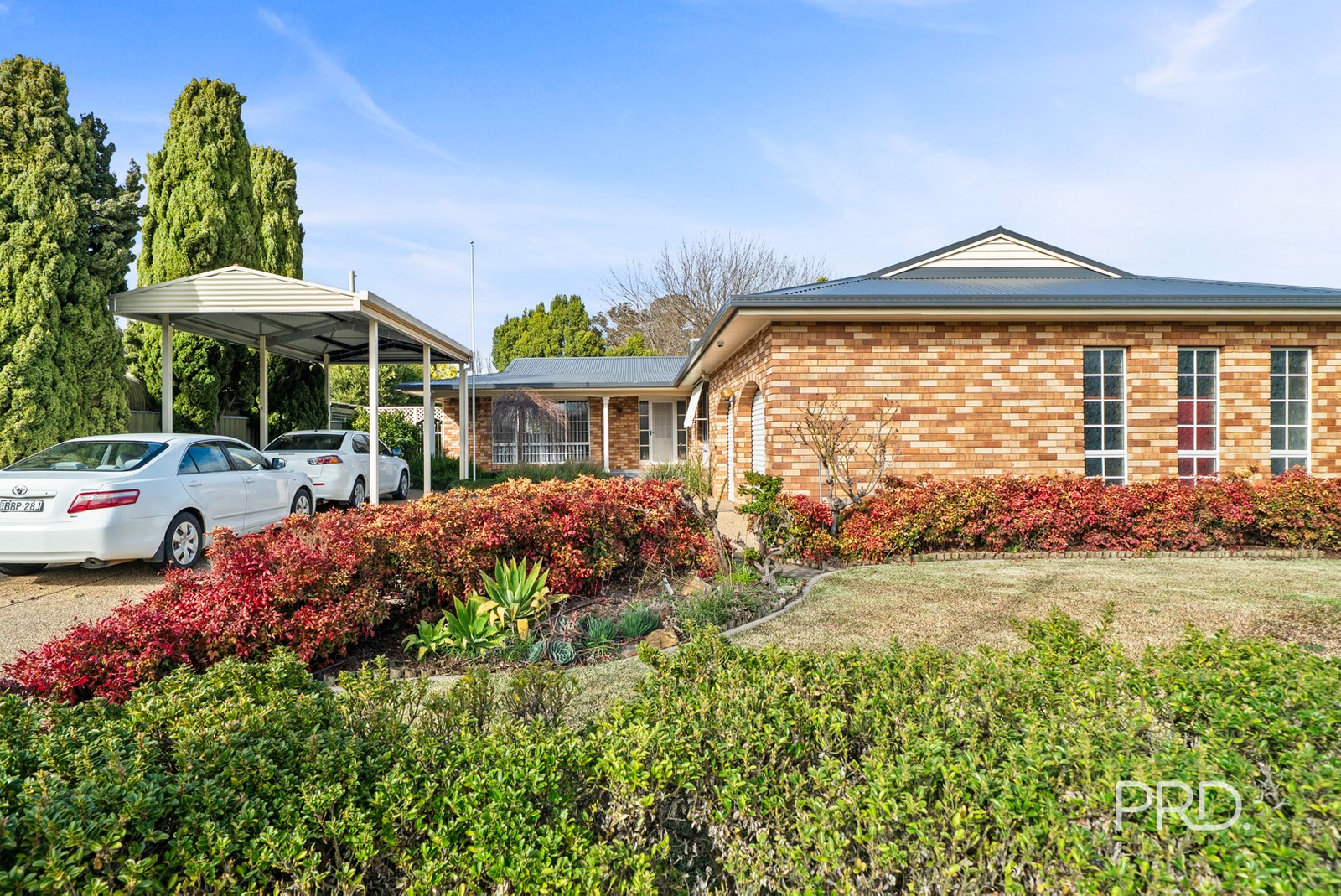 27 Myall Crescent LAKE ALBERT 1