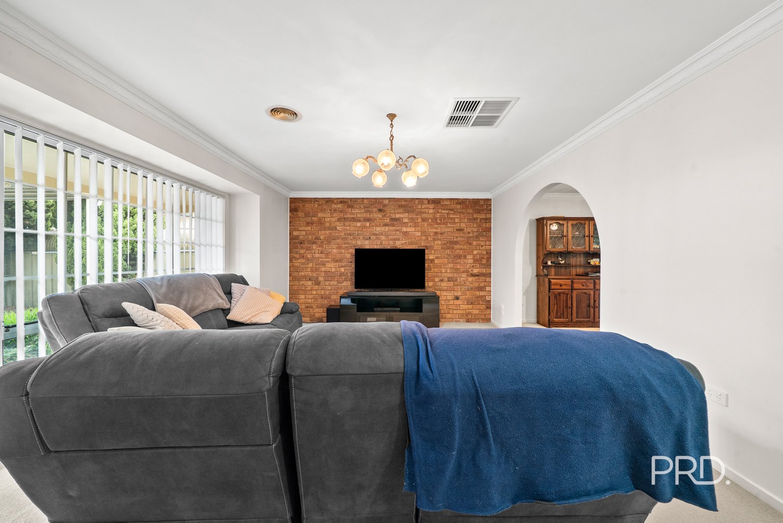 27 Myall Crescent LAKE ALBERT 4