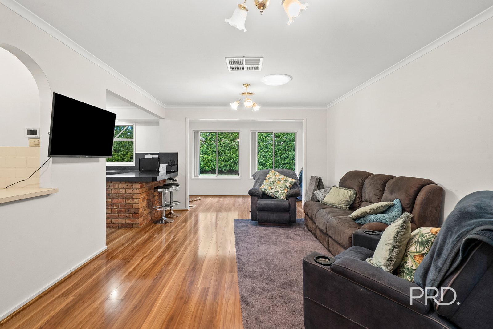 27 Myall Crescent LAKE ALBERT 8