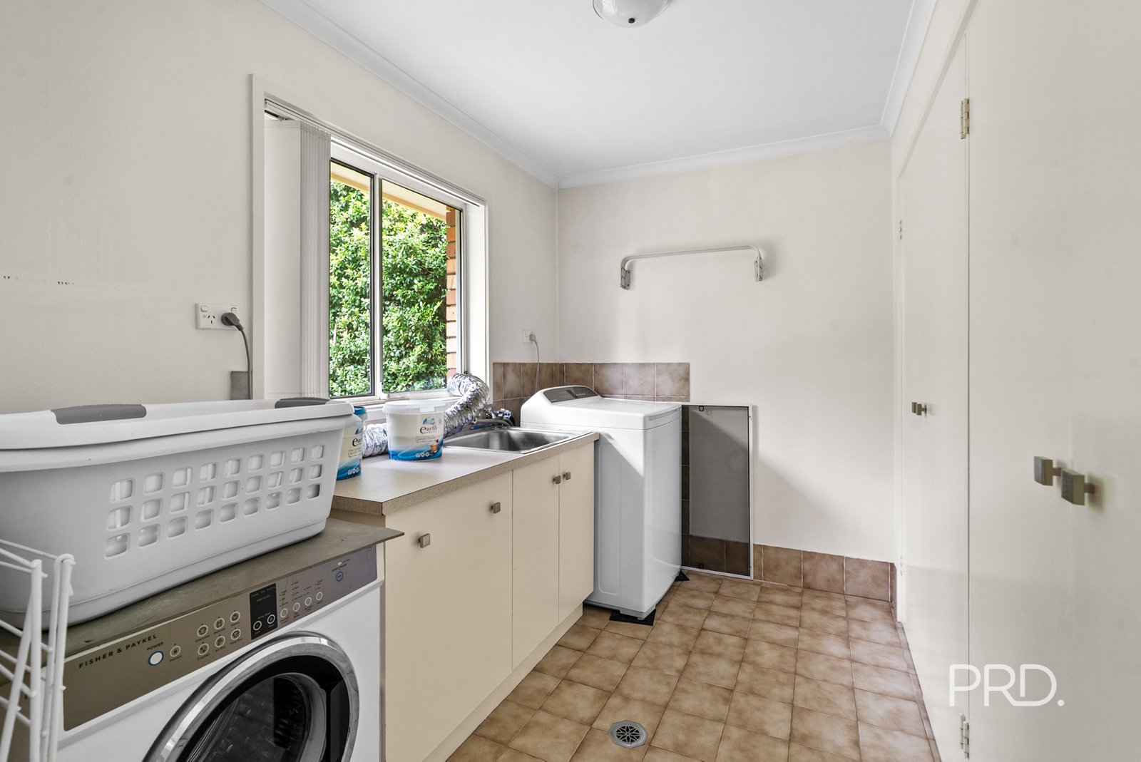 27 Myall Crescent LAKE ALBERT 17