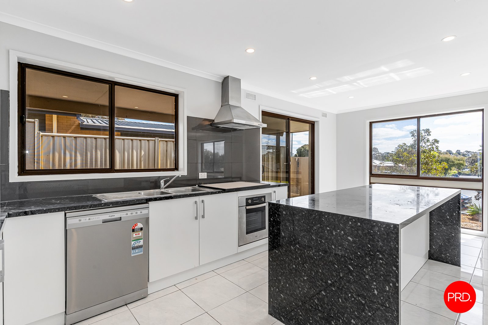 27 Nabilla Cres  STRATHDALE 2