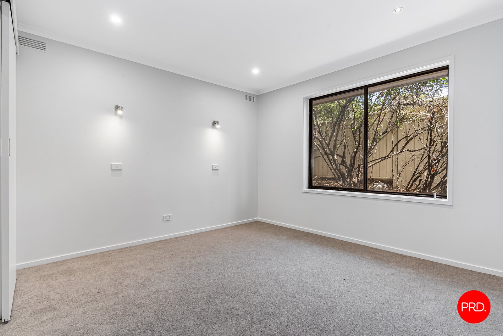 27 Nabilla Cres  STRATHDALE 8