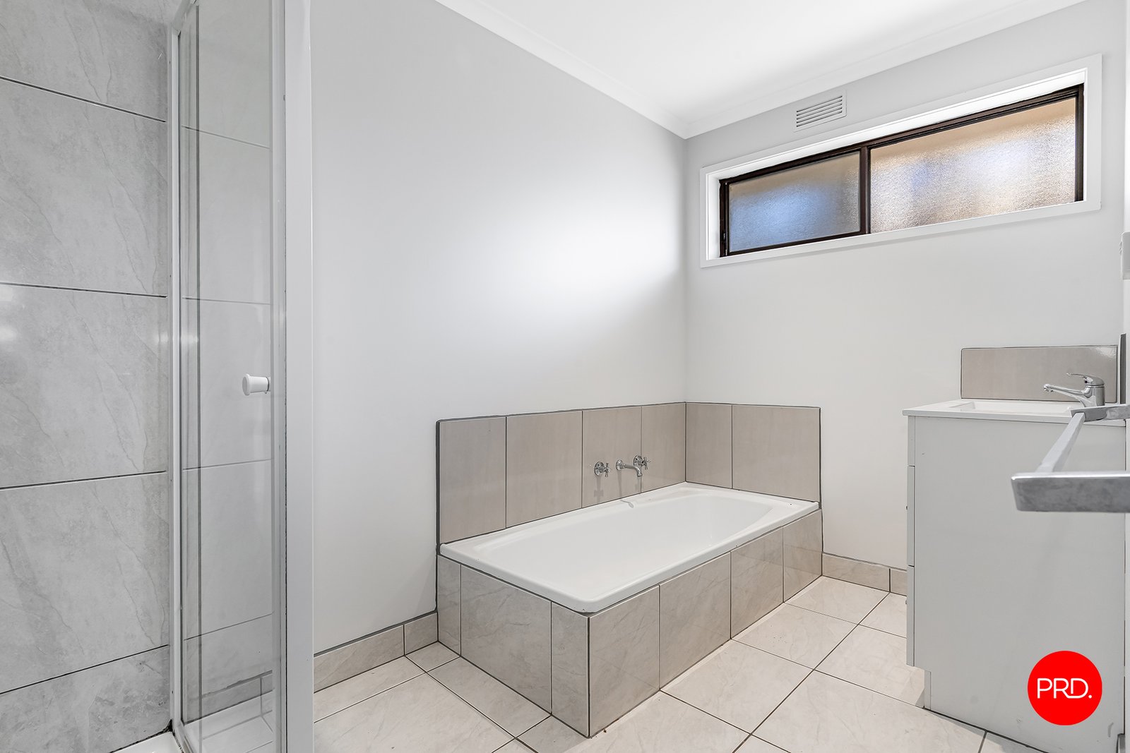 27 Nabilla Cres  STRATHDALE 9