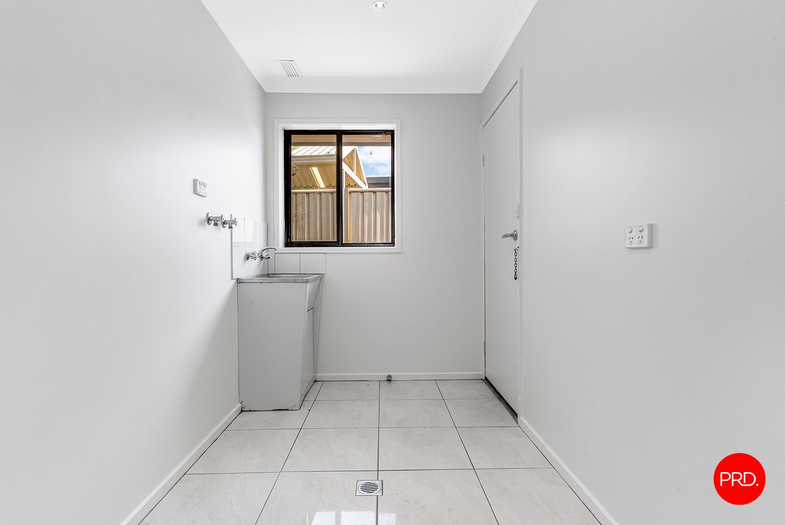 27 Nabilla Cres  STRATHDALE 11