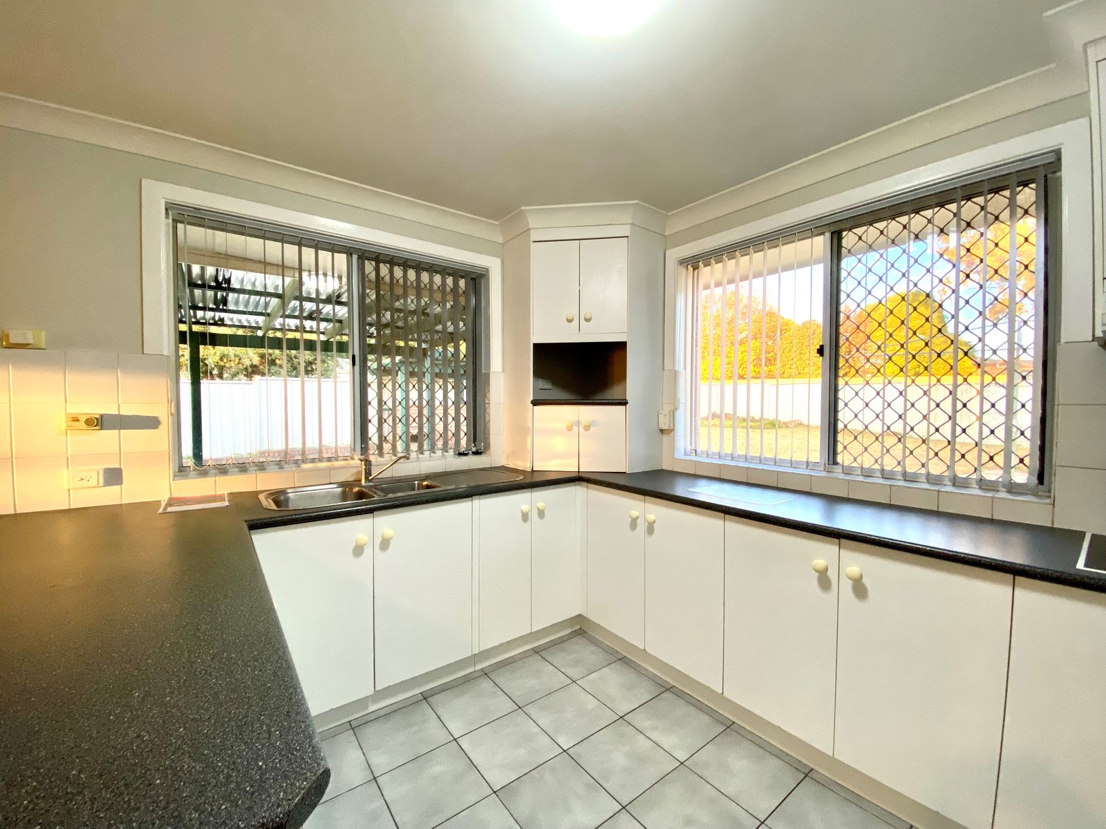 27 Nancy Street TAMWORTH 4