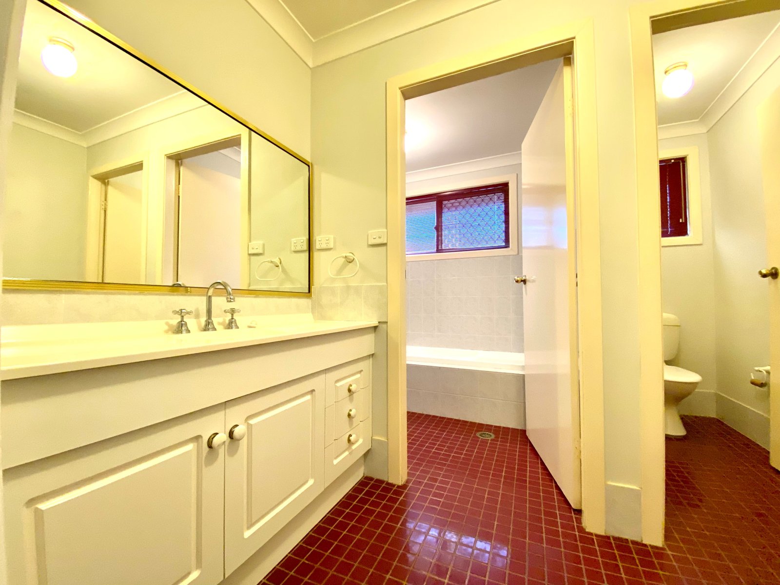 27 Nancy Street TAMWORTH 7