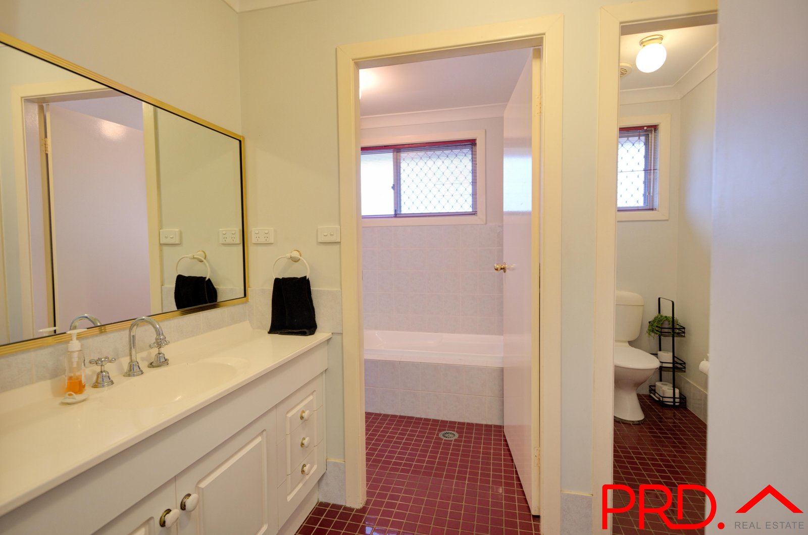 27 Nancy Street TAMWORTH 8