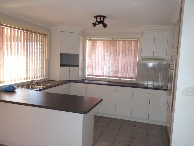 27 Nancy Street TAMWORTH 2