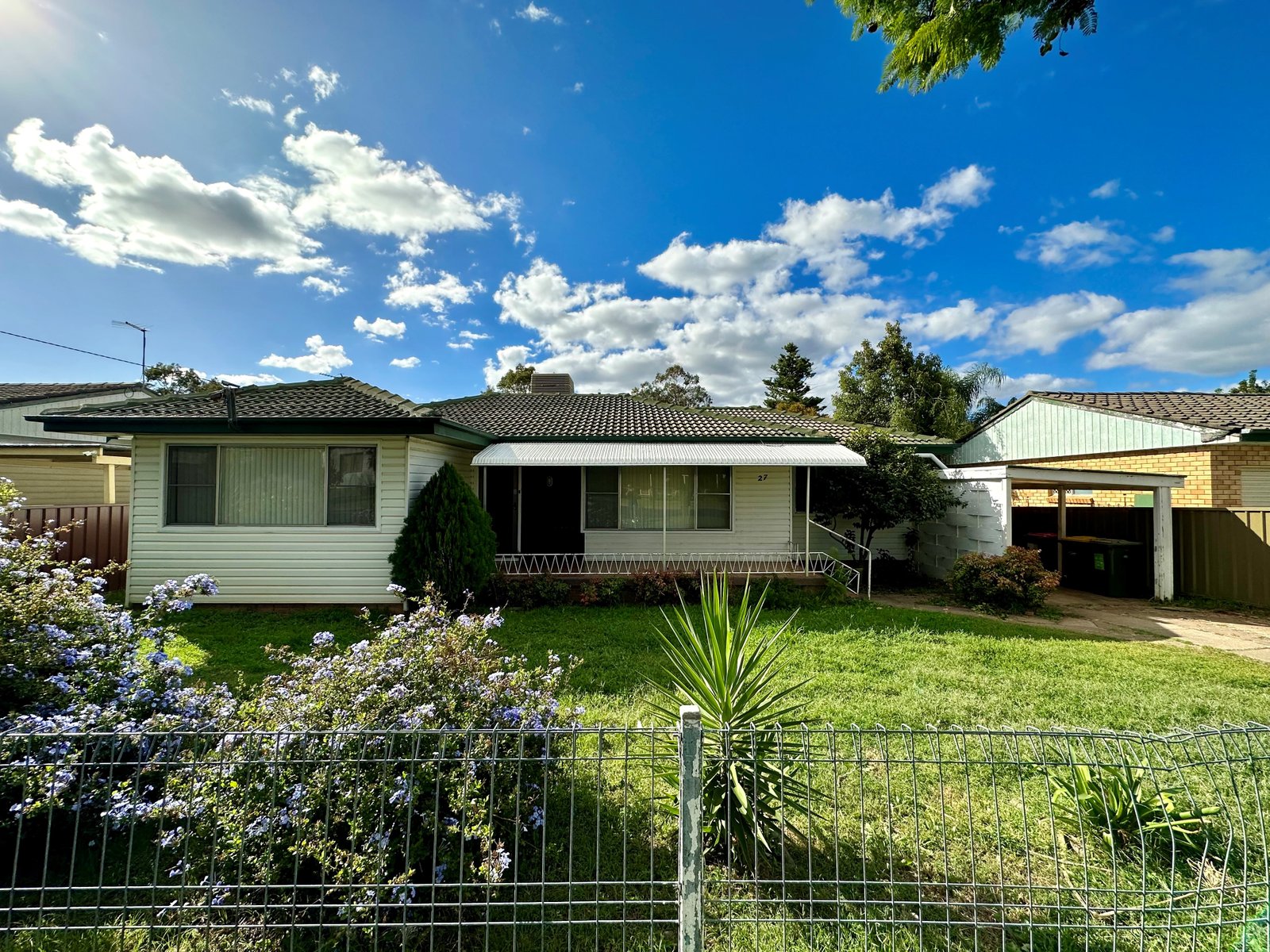 27 Oak Street TAMWORTH 2