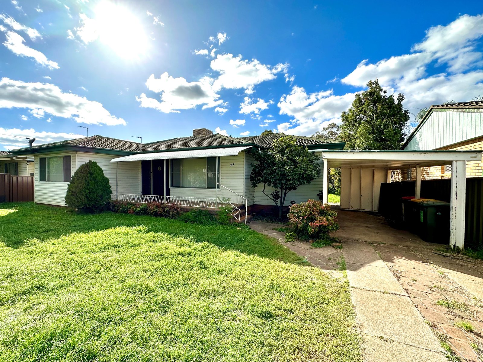 27 Oak Street TAMWORTH 3