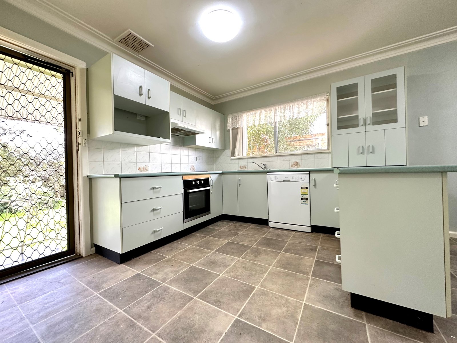 27 Oak Street TAMWORTH 4