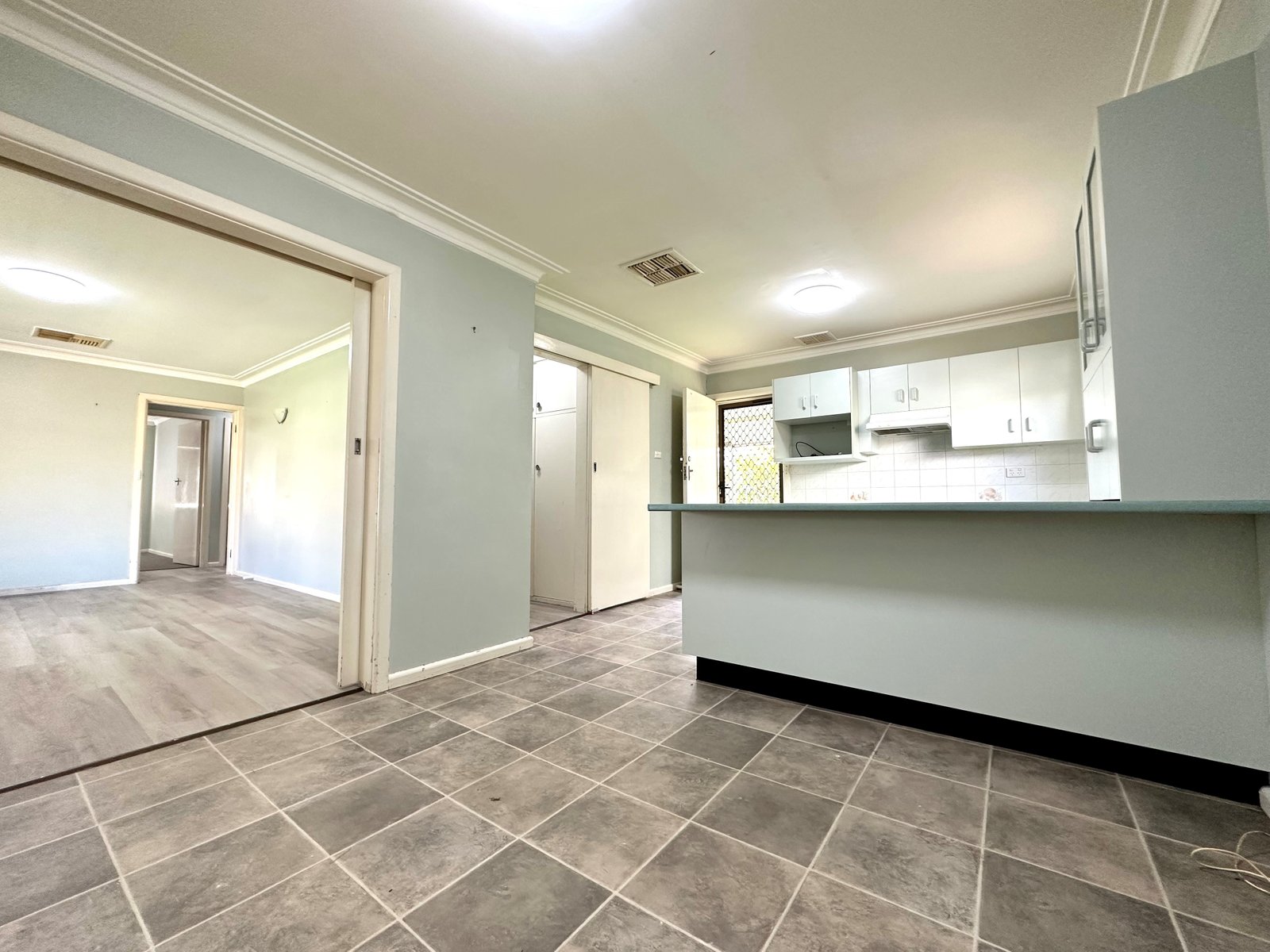 27 Oak Street TAMWORTH 5