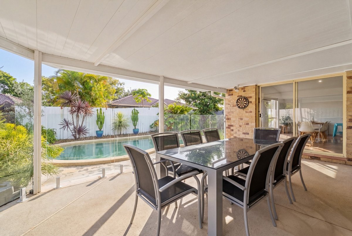 27 Ottelia Drive Elanora 2