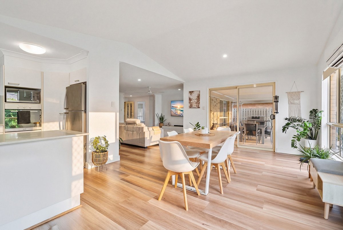 27 Ottelia Drive Elanora 5