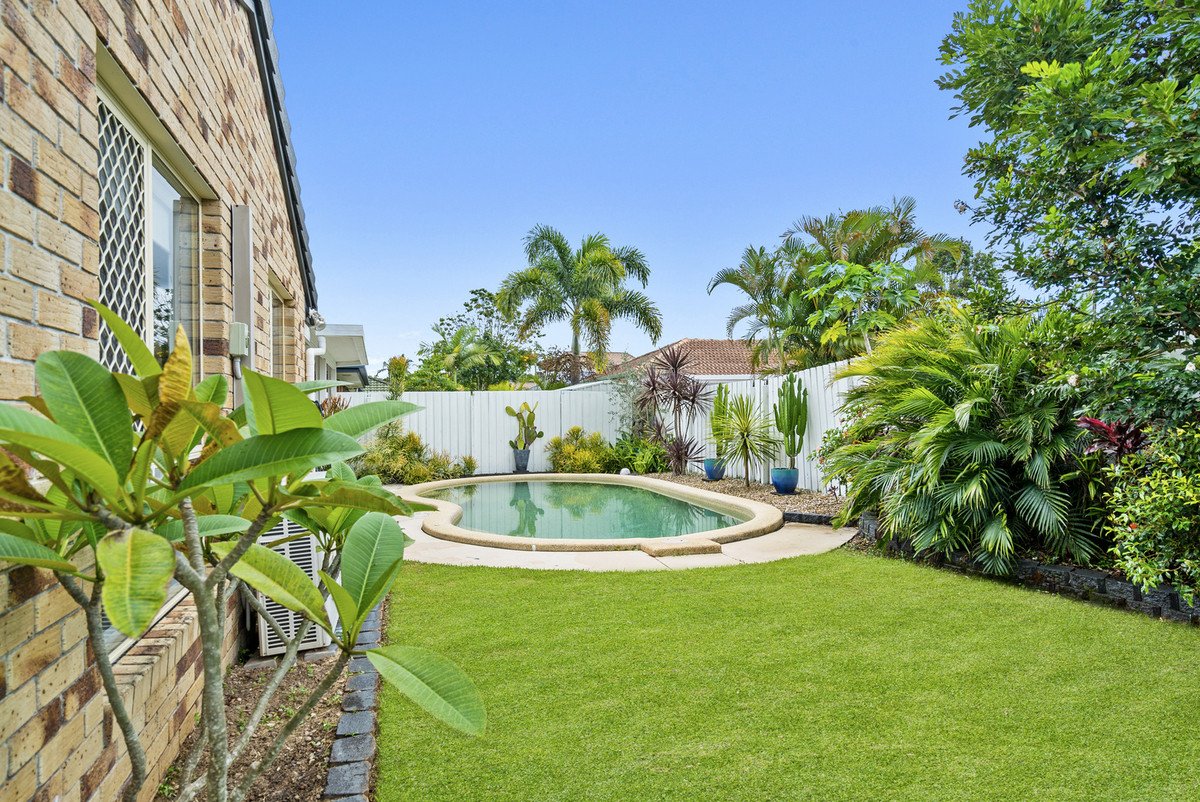 27 Ottelia Drive Elanora 15