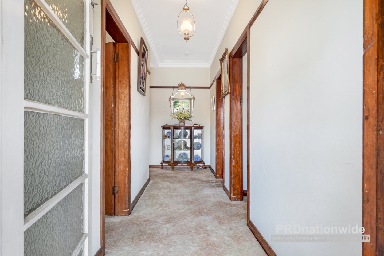 27 Panorama Road KINGSGROVE 2