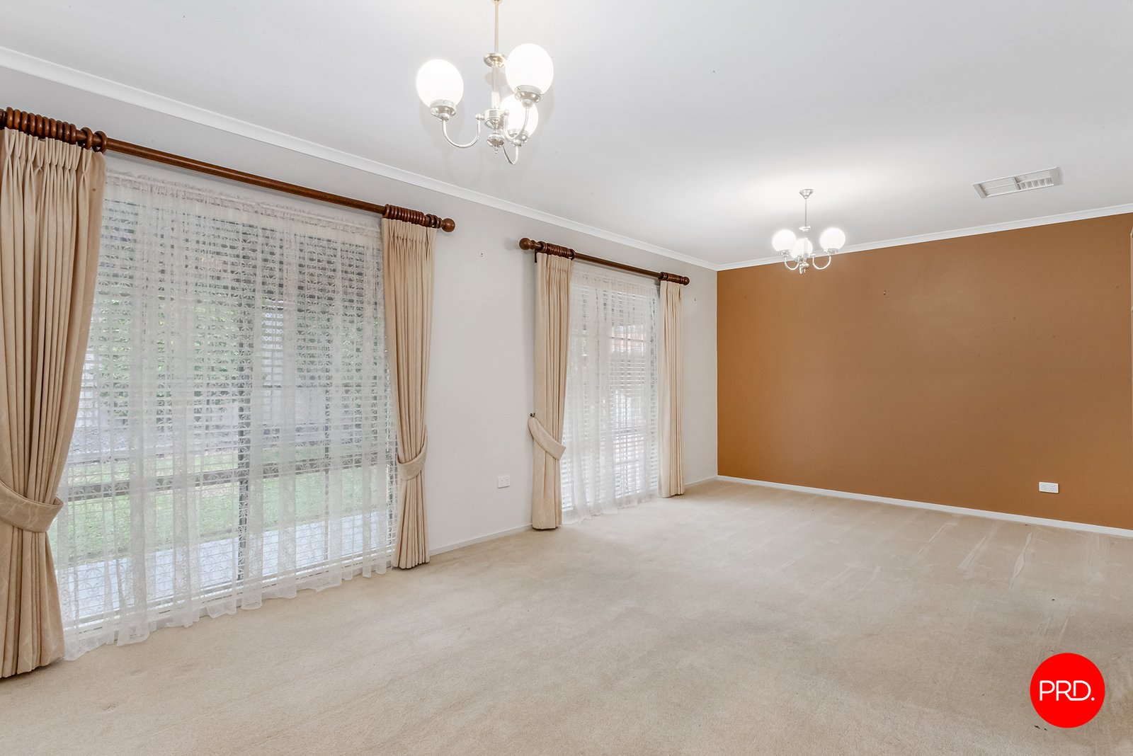 2/7 Paperbark Court STRATHDALE 3