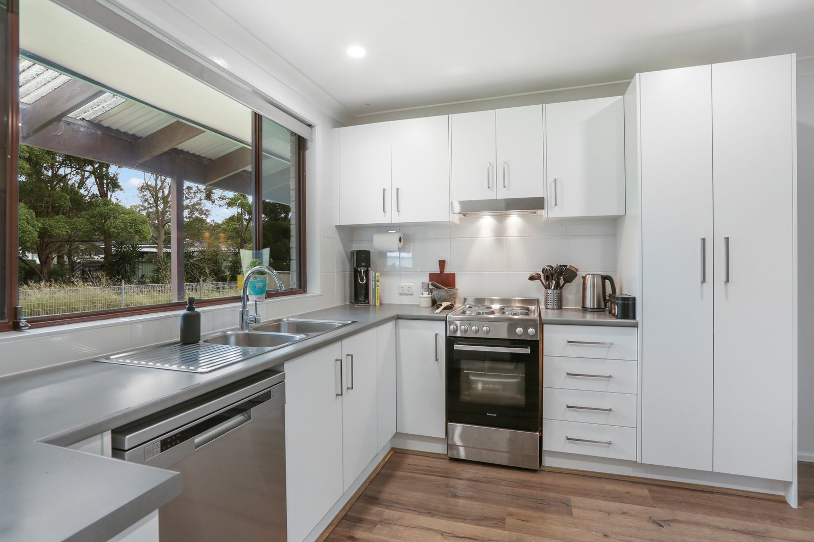 27 Penrose Drive AVONDALE 4
