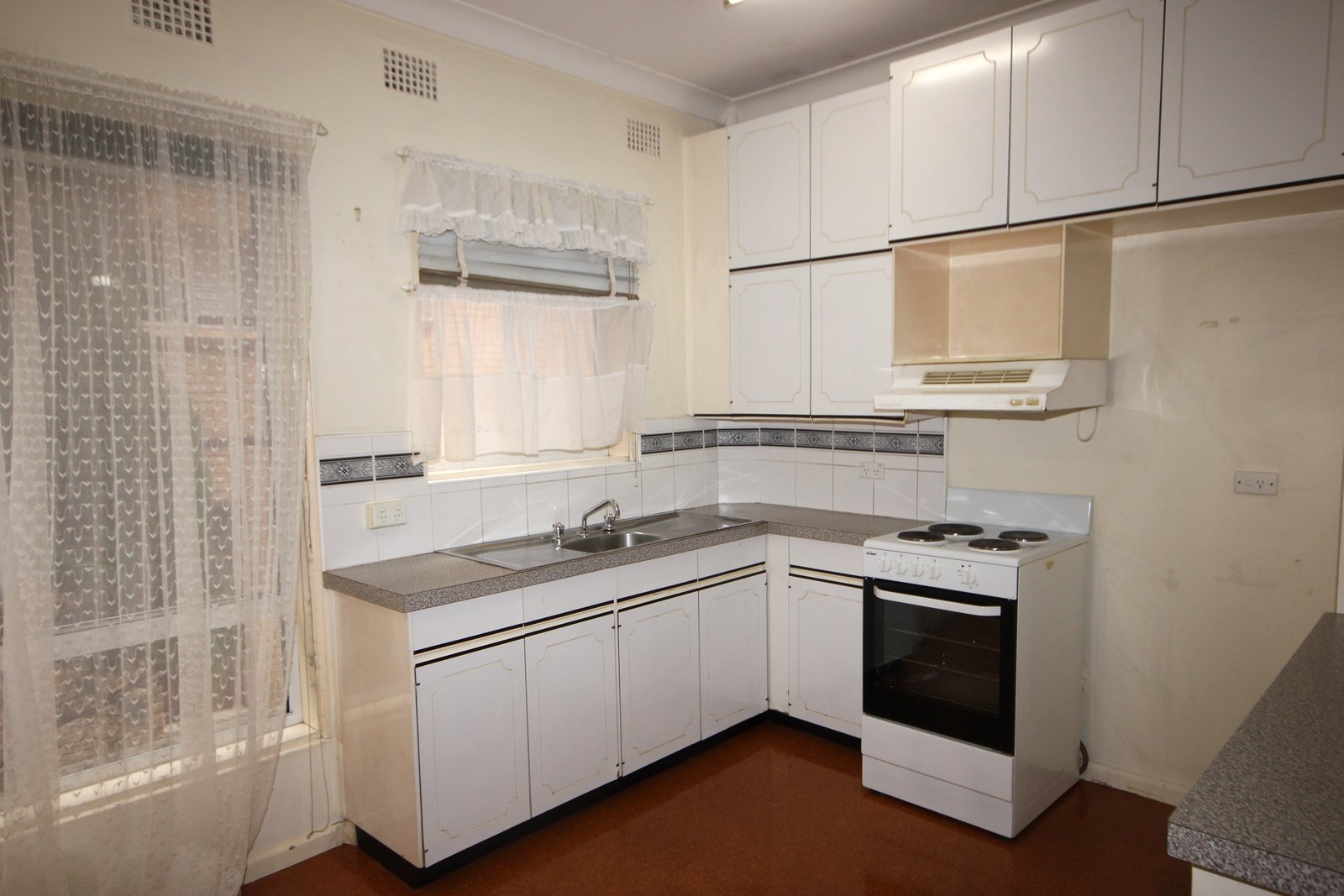 27 Queens Road BRIGHTON-LE-SANDS 3