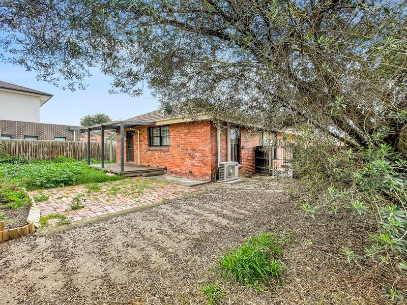 Real Estate and Property in 27 Ramu Parade, Heidelberg West, VIC